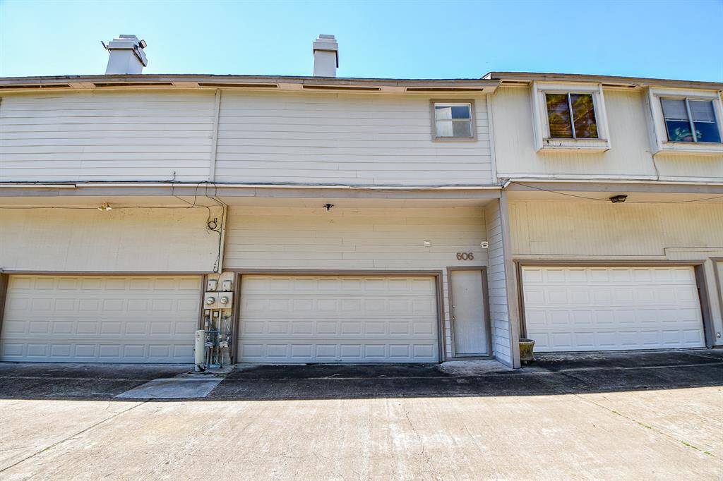 Rear view of 606 N. Eldridge Parkway