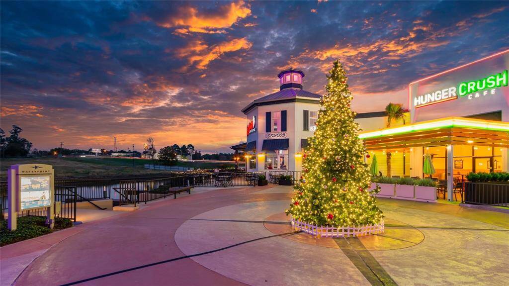 WATERPOINT RESTAURANTS & RETAIL JUST ACROSS LAKE CONROE!