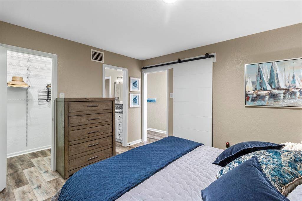 LUXURY VINYL PLANK THROUGHOUT! SPACIOUS PRIMARY BEDROOM! WALK-IN CLOSET! ENTRY TO SPA-LIKE BATH! ALL FURNISHINGS INCLUDED!