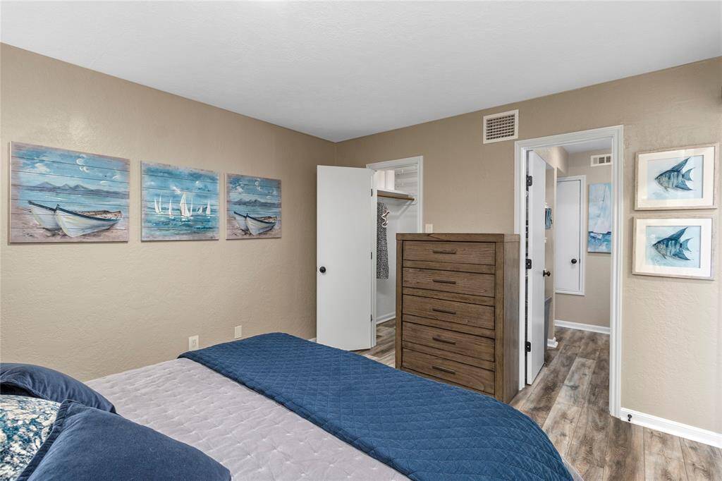 LUXURY VINYL PLANK THROUGHOUT! SPACIOUS PRIMARY BEDROOM! WALK-IN CLOSET! ENTRY TO SPA-LIKE BATH! ALL FURNISHINGS INCLUDED!