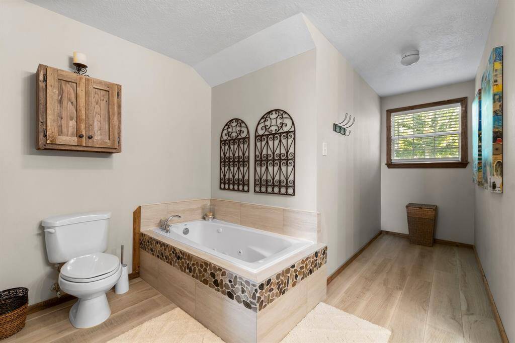 Primary bath jetted soaking tub