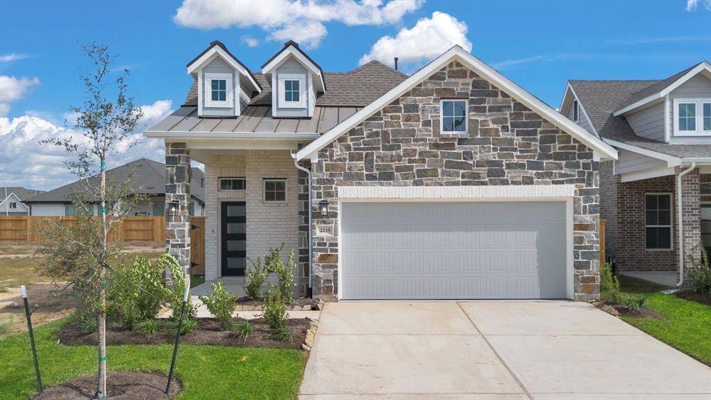 Photos are REPRESENTATIVE of the home /floor plan and are NOT of the actual home. Selections, features, and room options may vary. For more info., contact Chesmar Homes.