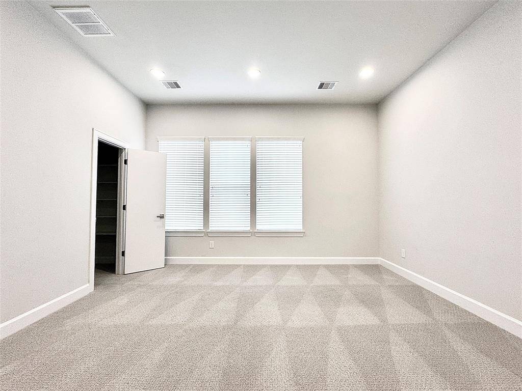 Third floor - primary bedroom - Two walk-in closets