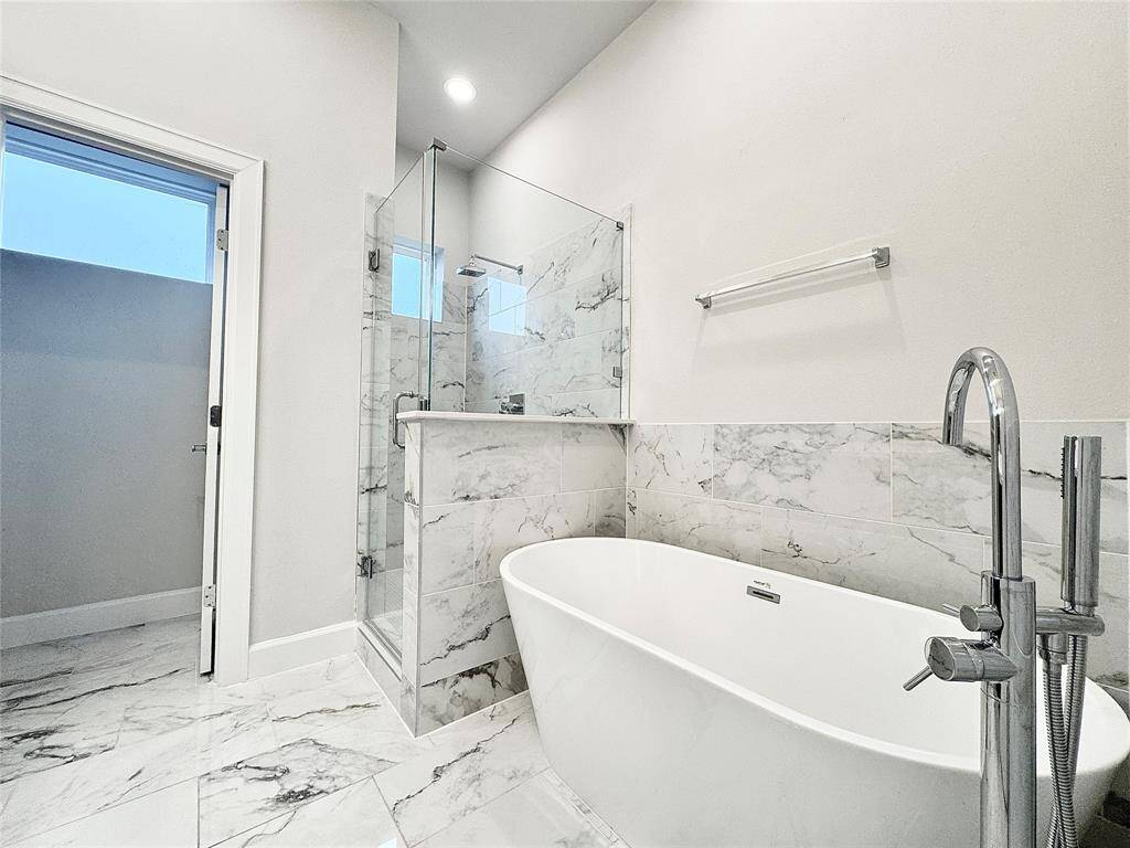Primary bedroom - bathroom