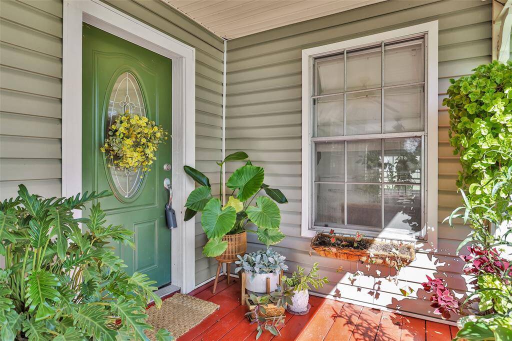 Welcome inside to this victorian in the country.