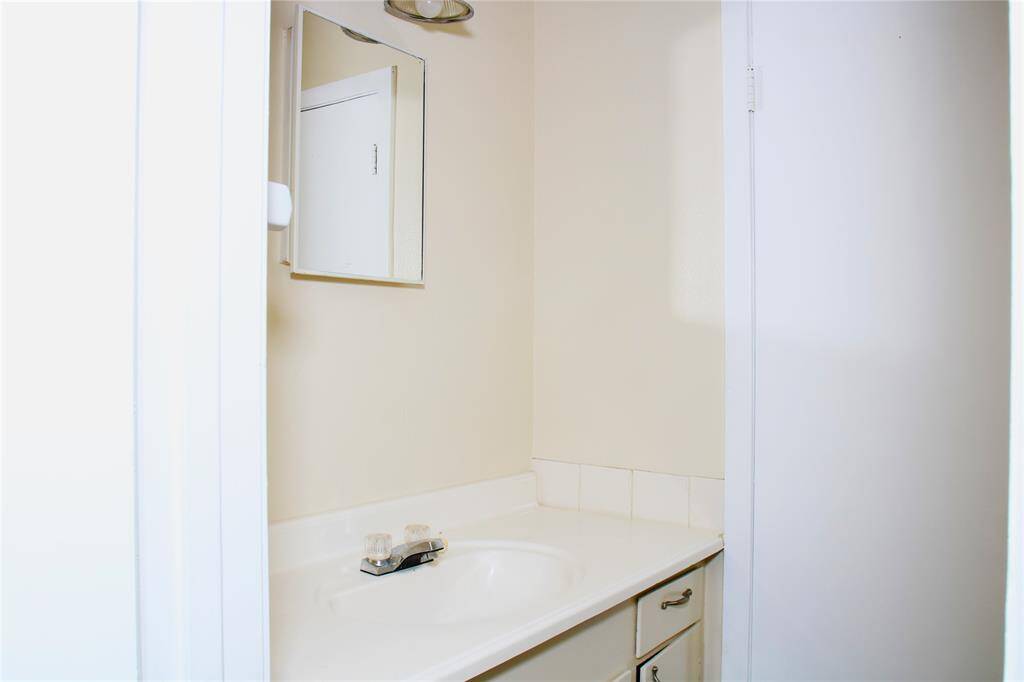 2nd Bathroom