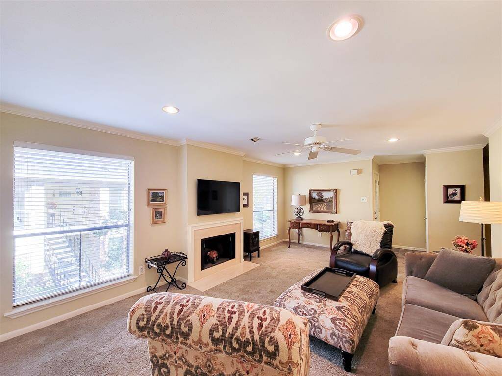 Fantastic one bedroom/one bath upstairs condo in highly sought after River Oaks Gardens. This light-filled living room features large windows, a wood-burning fireplace, crown molding and a ceiling fan.