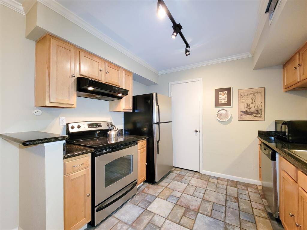 Refrigerator and microwave stay with the condo!