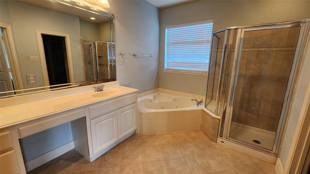 Master Bathroon