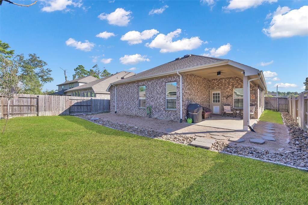 Side yard space on both sides of the home