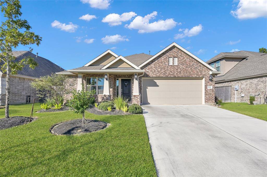 Welcome home to this one story, Lennar build 'Travertine IIB" plan.  Ready to make your own!