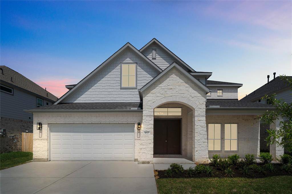 Welcome home to 4627 Whisperwood Drive located in Briarwood Crossing and zoned to Lamar Consolidated ISD.