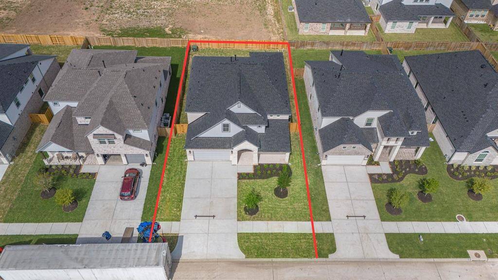 This home sits on a large lot with ample yard space in front and the back, lush landscaping and a well-maintained yard.