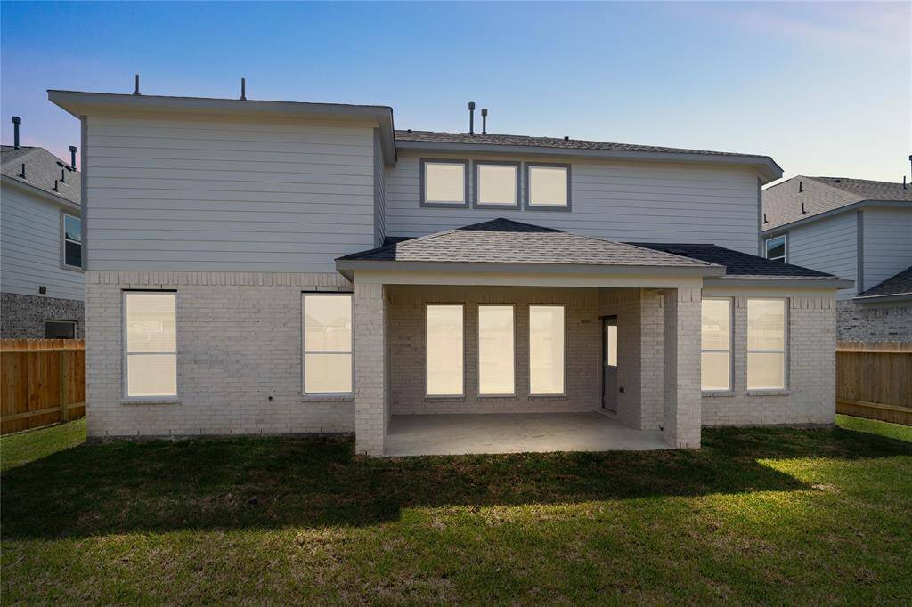 Come and see this spacious backyard with beautiful covered patio!! There is plenty of room for the kids to play and adults to relax! Perfect for your outdoor living space, patio furniture, bbq pit, and so much more! The possibilities are endless!