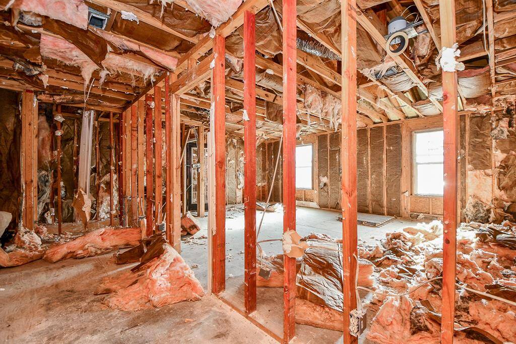 Spacious Home on a Generous lot - A perfect blend of comfort and Space.