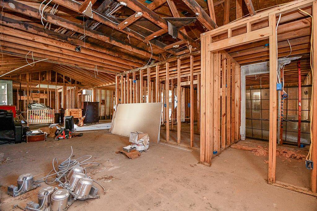 Spacious Home on a Generous lot - A perfect blend of comfort and Space.