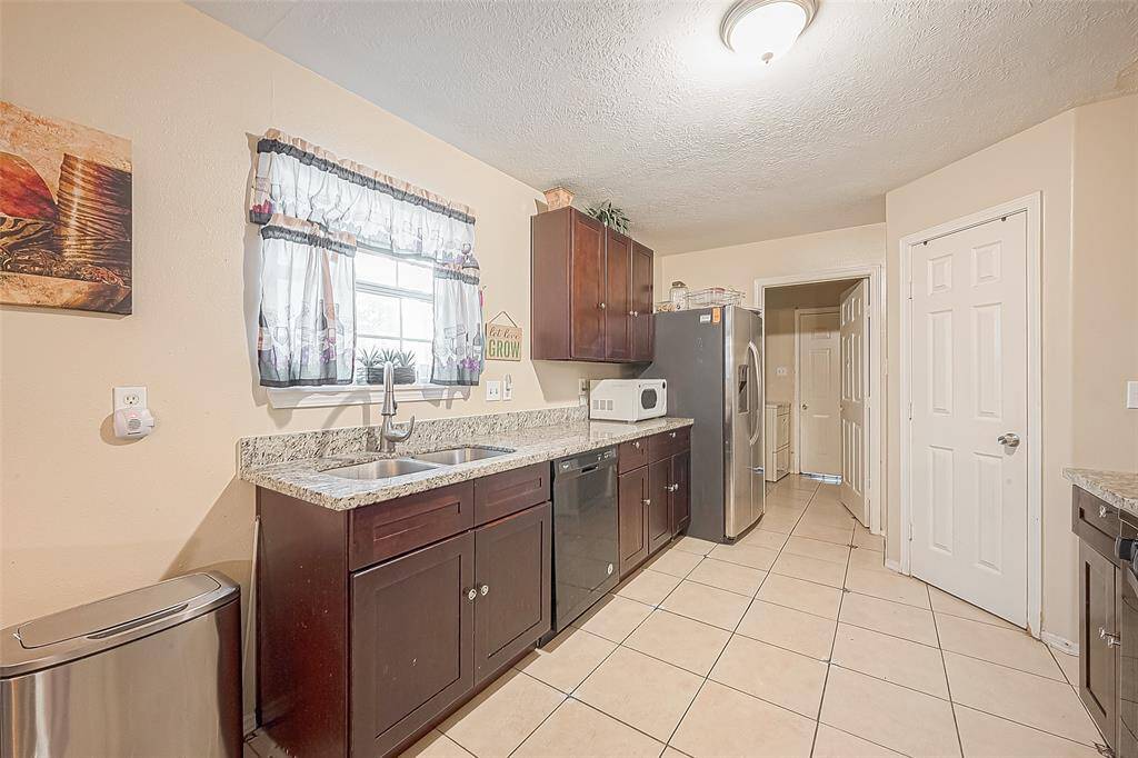 The kitchen layout is perfect for cooking and entertaining. Featuring granite countertops for easy cleaning and durability.