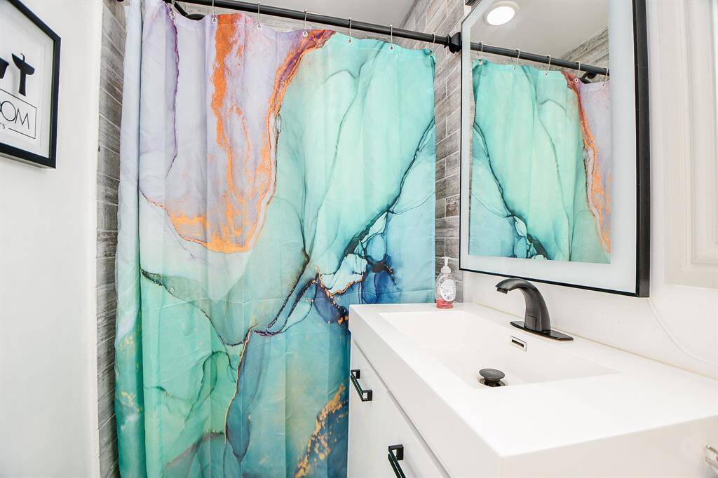 Guest Bathroom