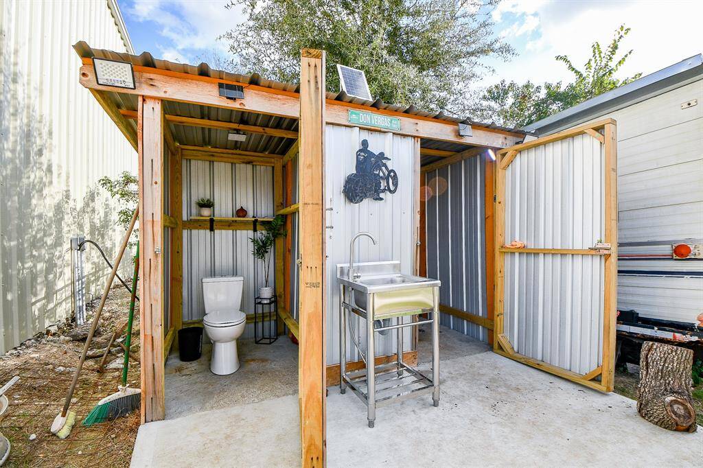 Complete Outdoor bathroom in a unique property