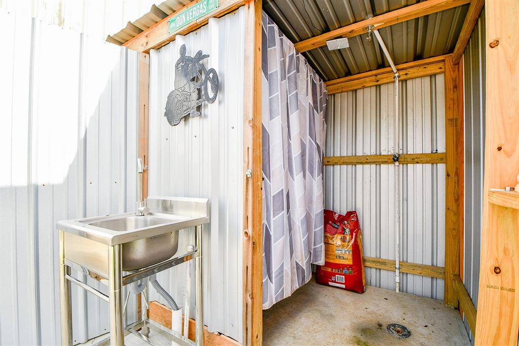 Complete Outdoor bathroom in a unique property
