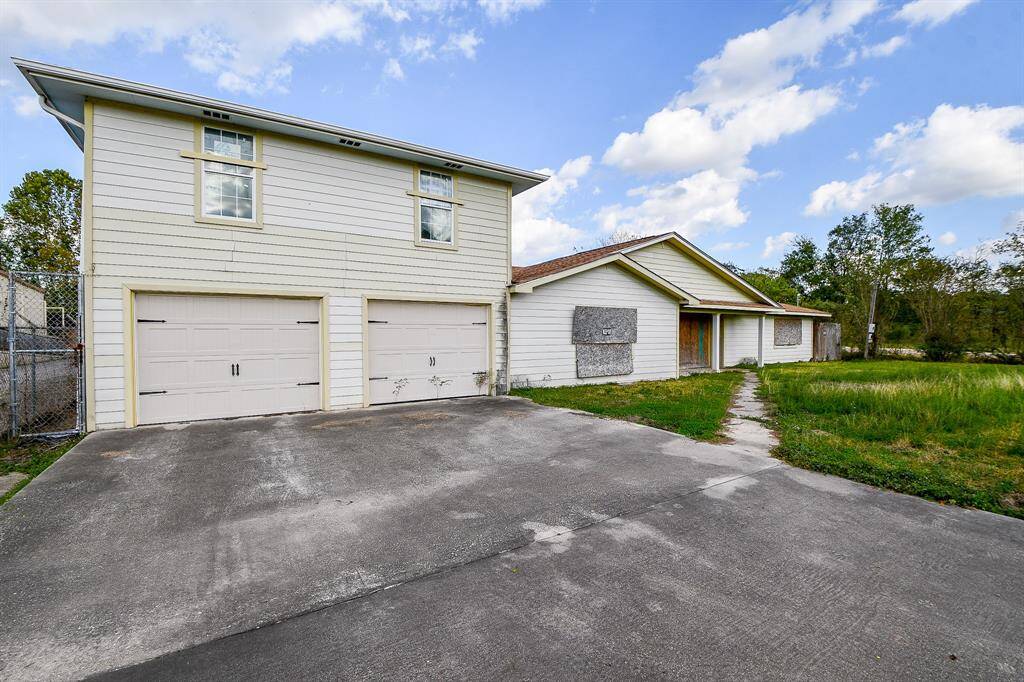 Spacious Garage with second floor-perfect for an office or Game room.