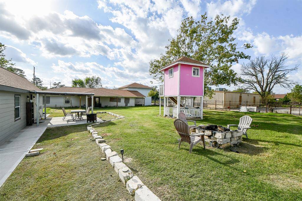 Spacious Home on a Generous lot - A perfect blend of comfort and Space.