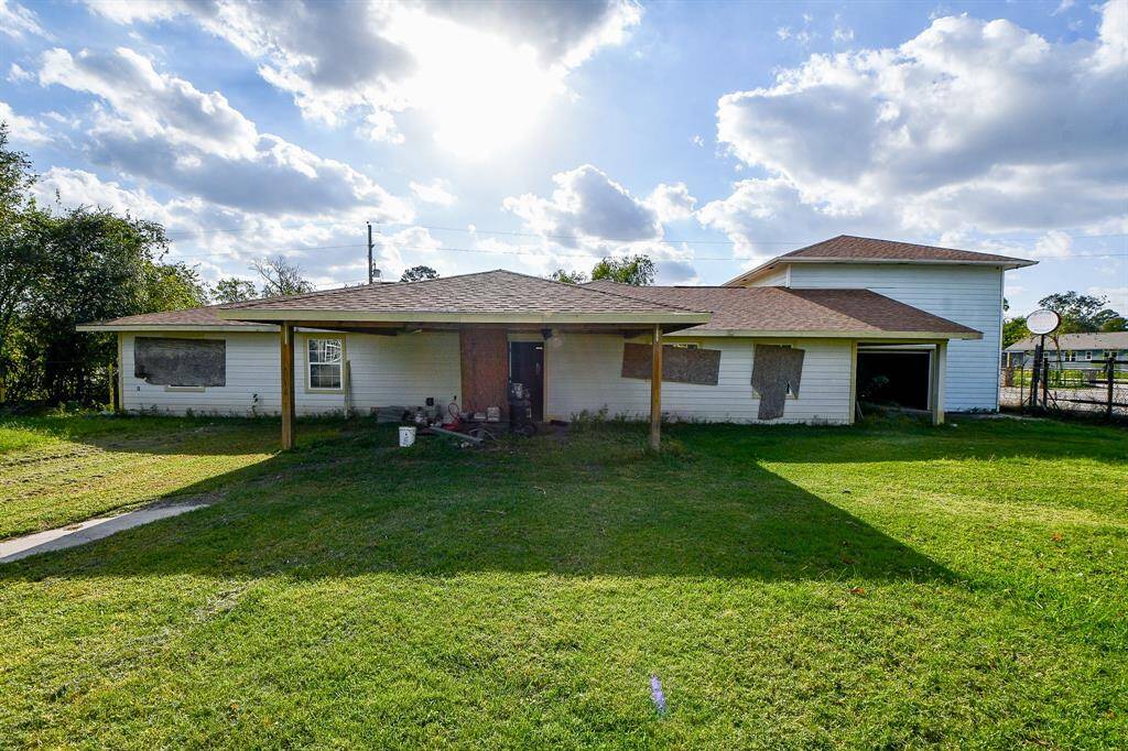 Spacious Home on a Generous lot - A perfect blend of comfort and Space.
