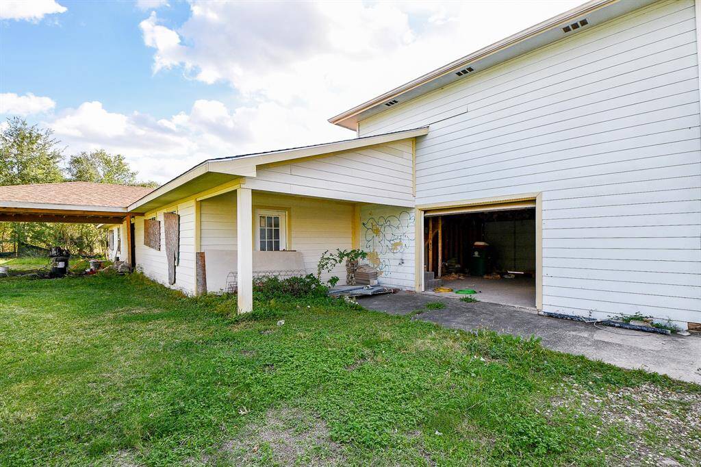 Spacious Home on a Generous lot - A perfect blend of comfort and Space.