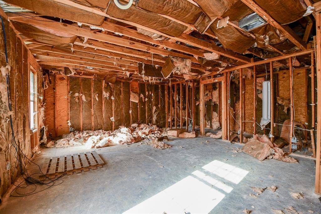 Spacious Home on a Generous lot - A perfect blend of comfort and Space.