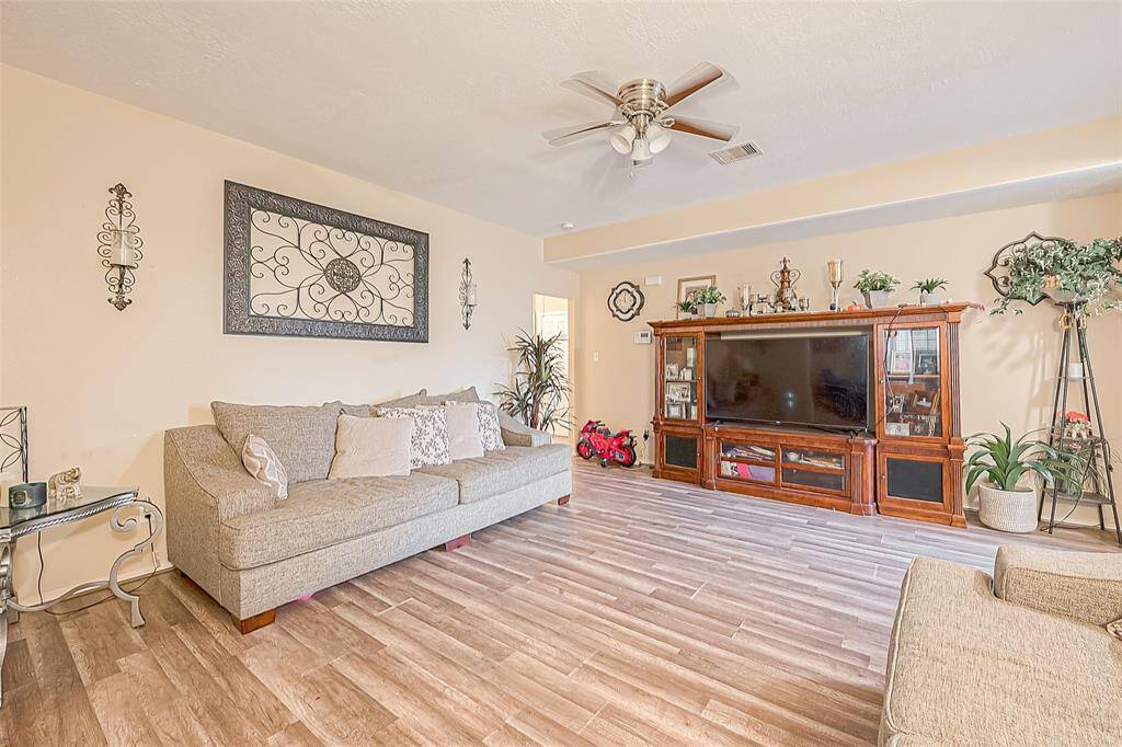 Laminated flooring in the living room, adds a modern touch and is easy to maintain.