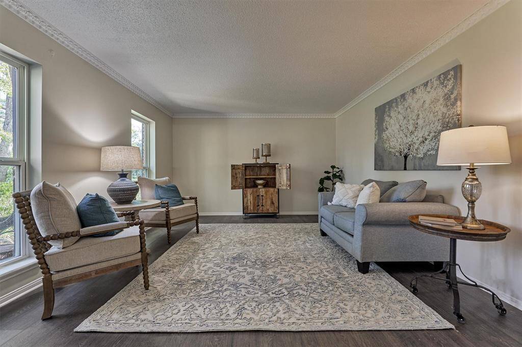 Flex room--great formal living, gameroom, Playroom, executive study