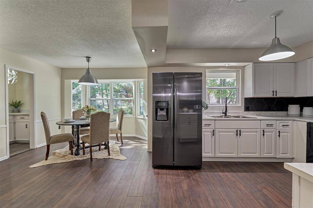 Breakfast nook & kitchen