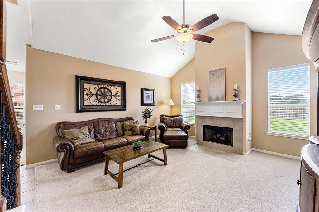 Bright and inviting open-concept kitchen and breakfast area. Perfect for keeping an eye on the little ones.