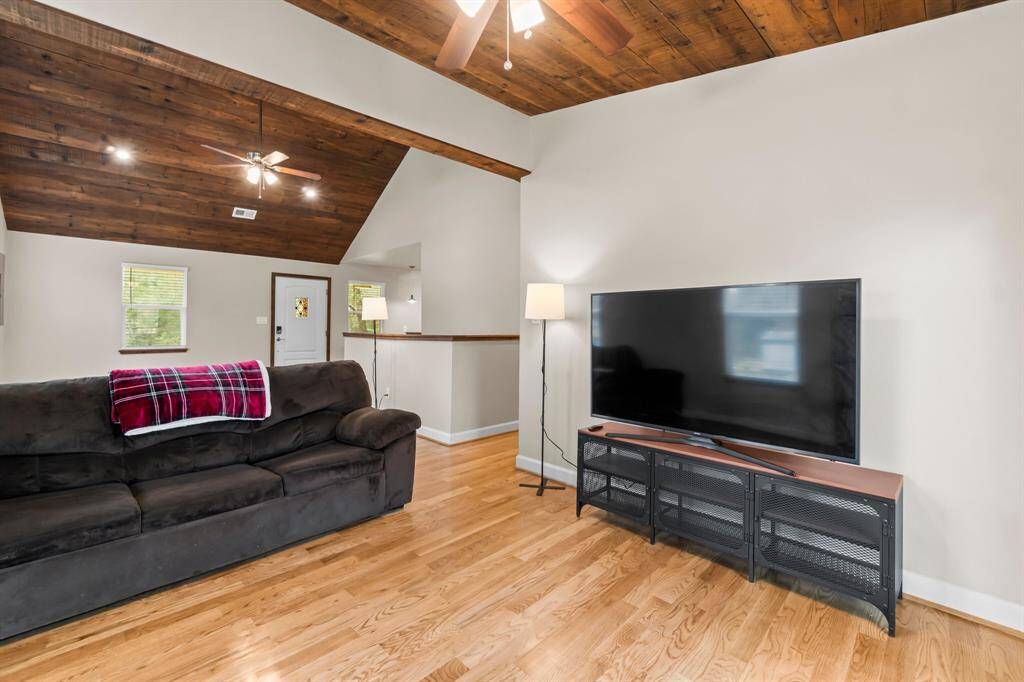 Living room: 2nd floor