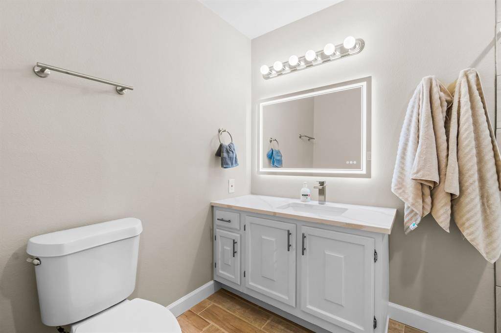 Bathroom 2: 2nd floor