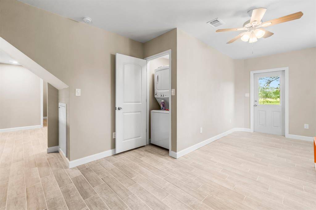 Utility room and additional living area: 1st floor