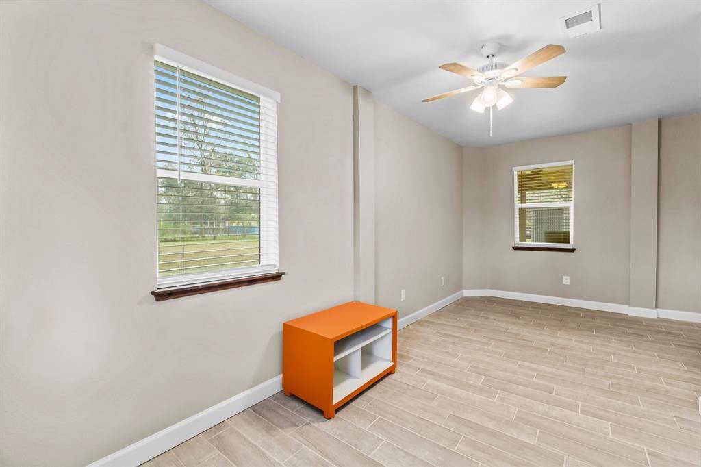Additional living room area: 1st floor