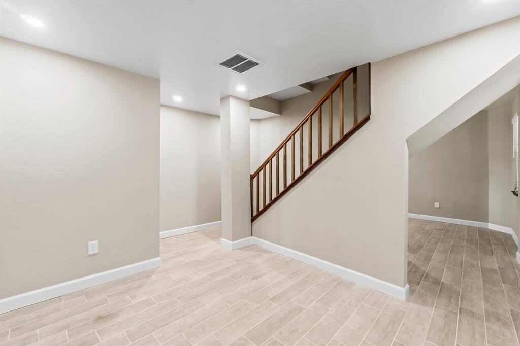 Foyer and additional living area space: 1st floor