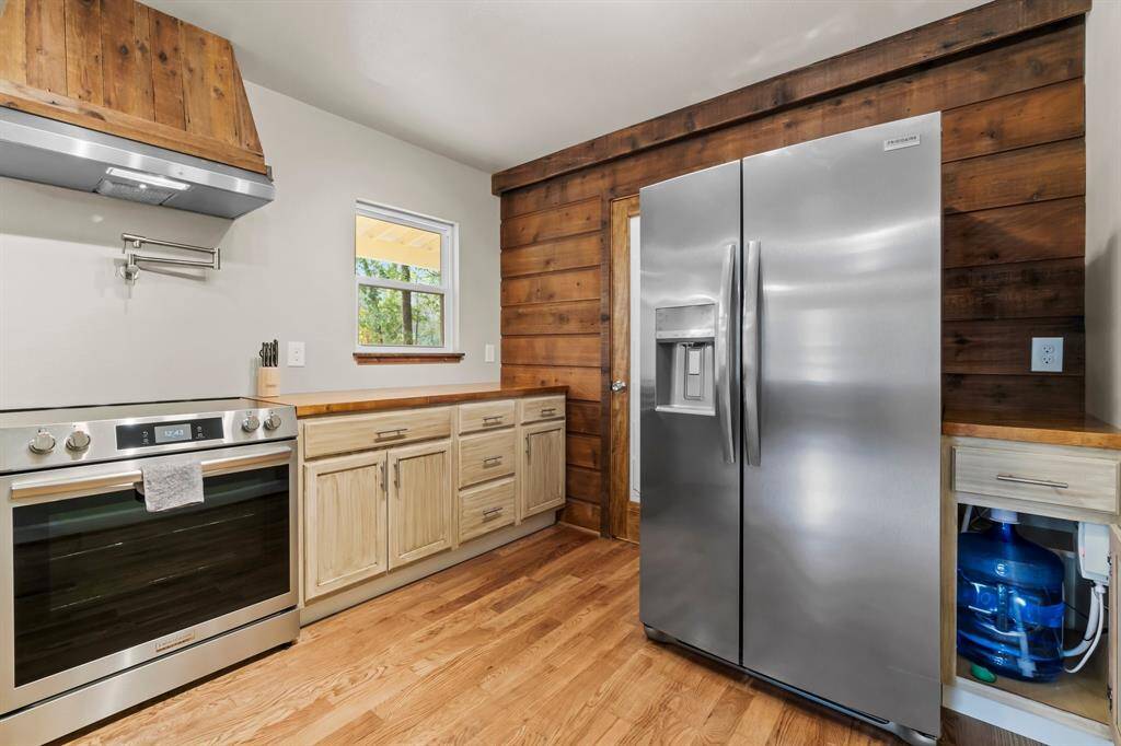 Kitchen: 2nd floor
