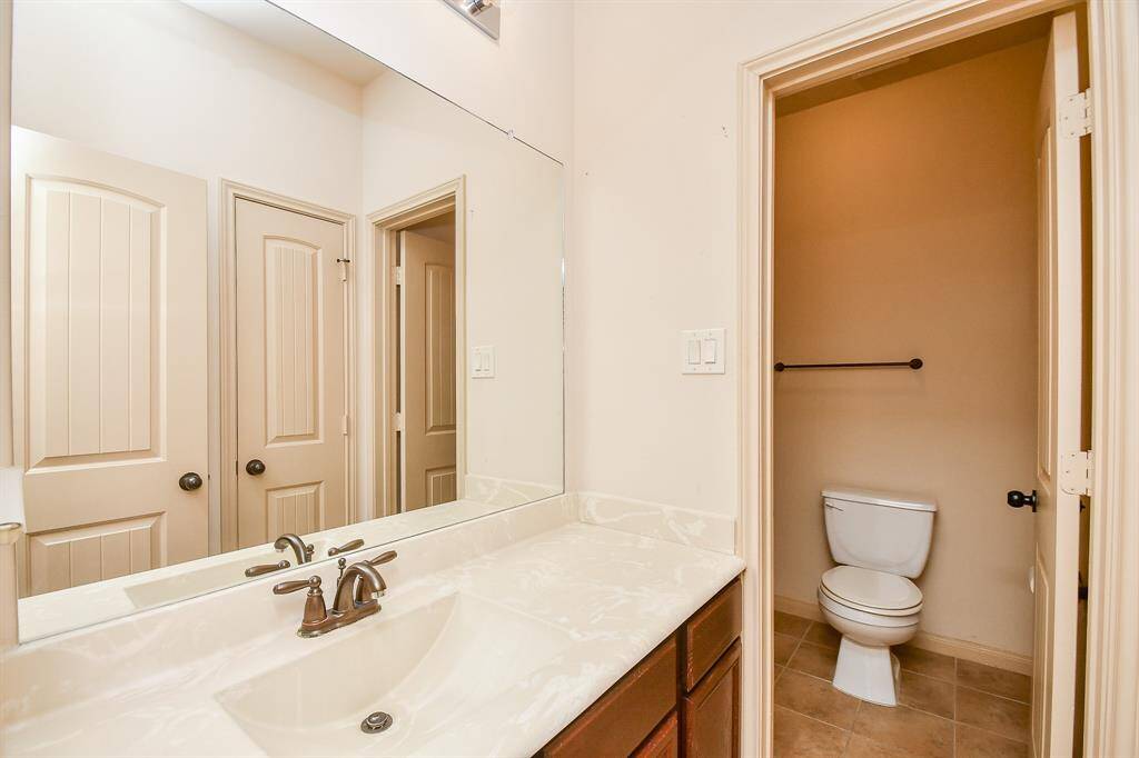 Second bedroom bath.