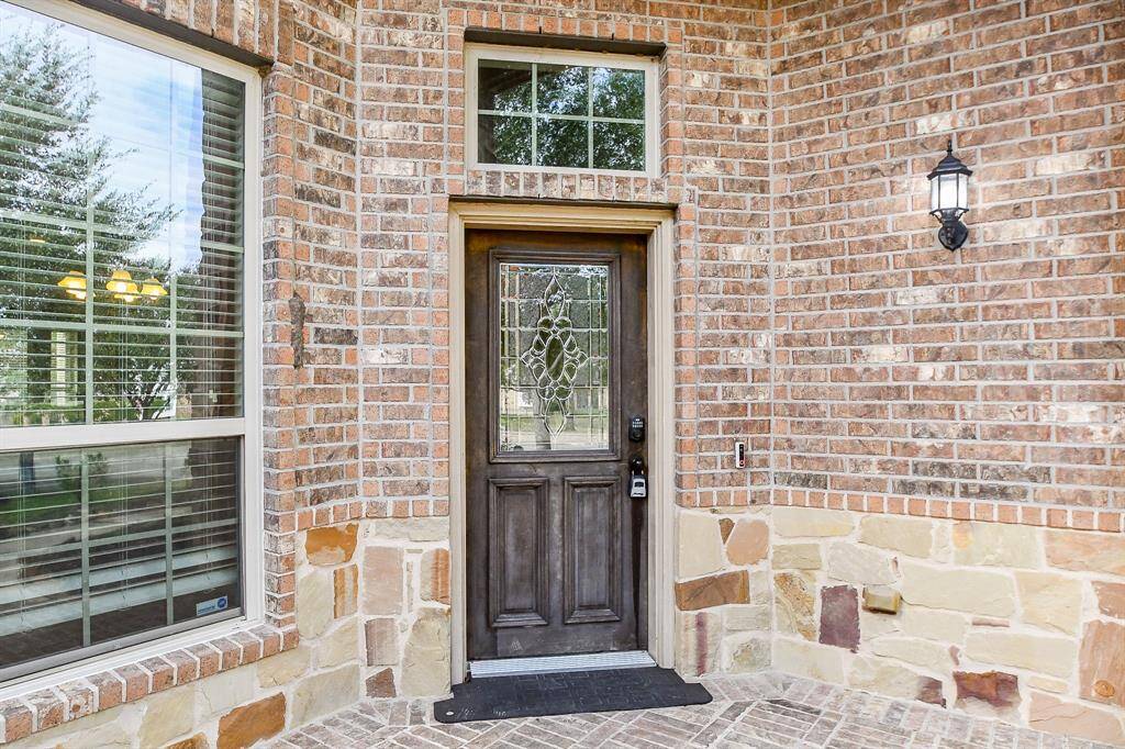 Front entry door to home.