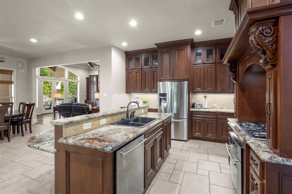 Black granite sink and double ovens... one on the wall under the microwave and one under the gas cooktop.