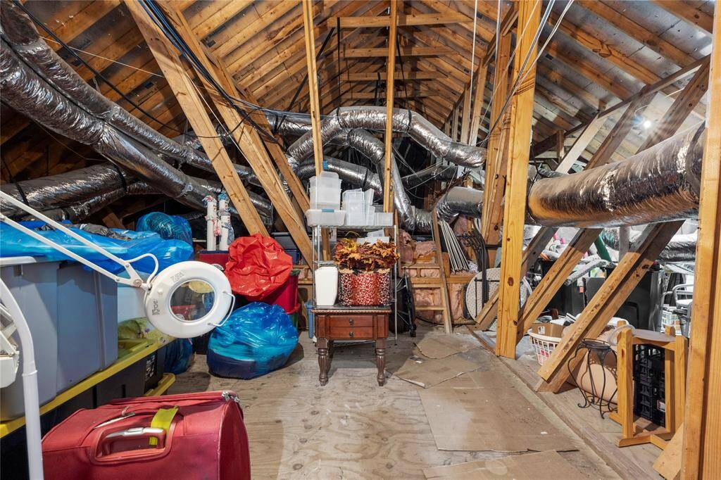 Texas Walk-in Basement - photo does not do this space justice - there is a massive amount of storage.