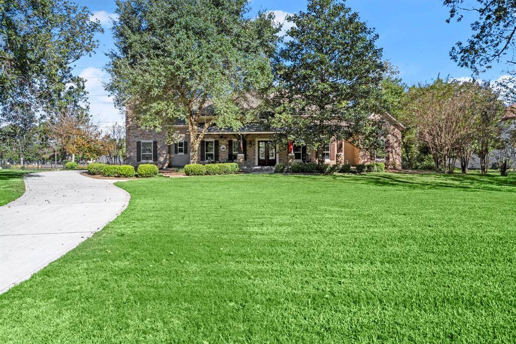 Long driveway for family and friends to visit and park.