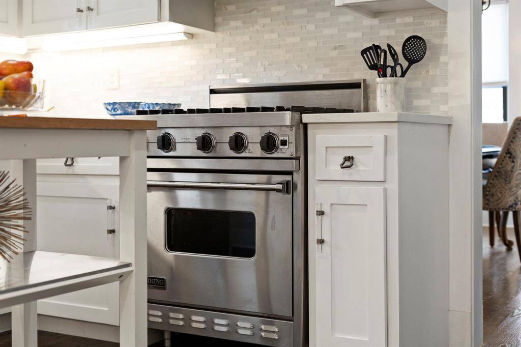 High-end Viking industrial gas range.
