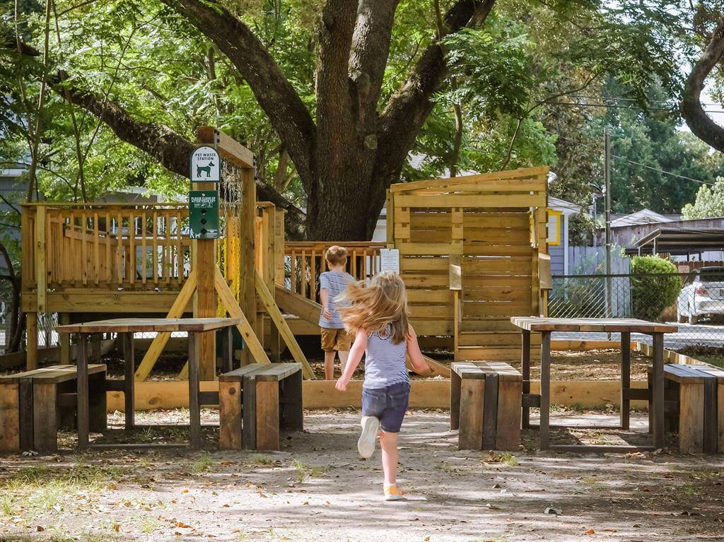 Neighborhood parks, playgrounds and a weekend farmer's market right around the corner!