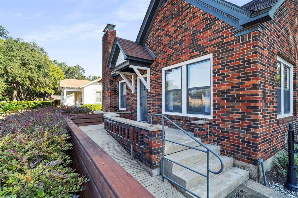 This solid brick 1-story features both steps and an access ramp to the front entrance.