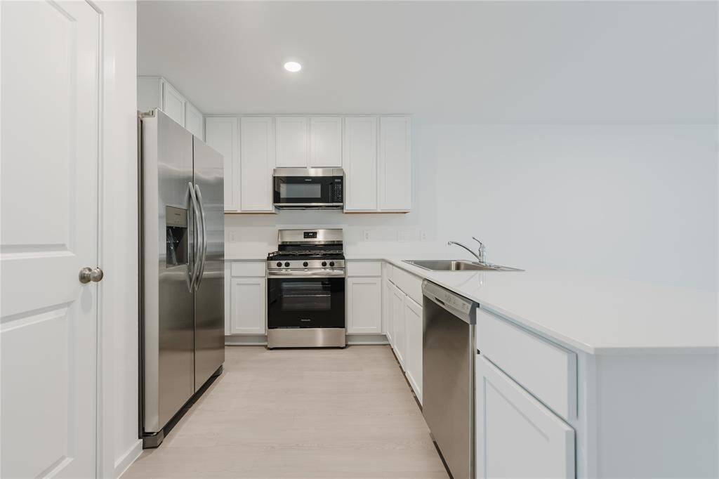 KITCHEN AND APPLIANCES