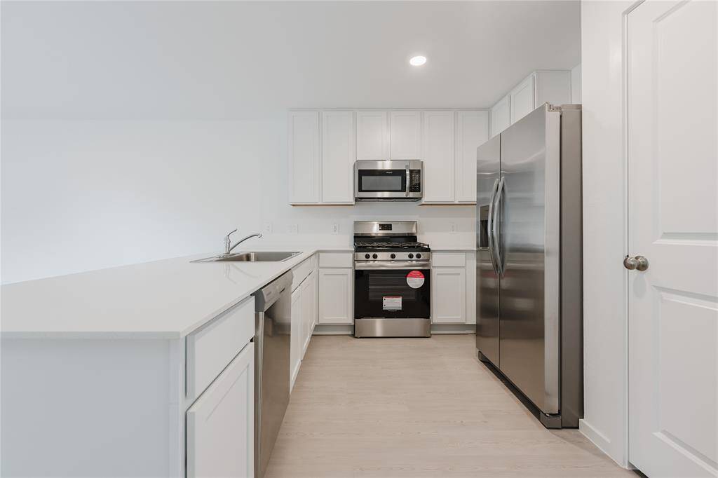 KITCHEN AND APPLIANCES