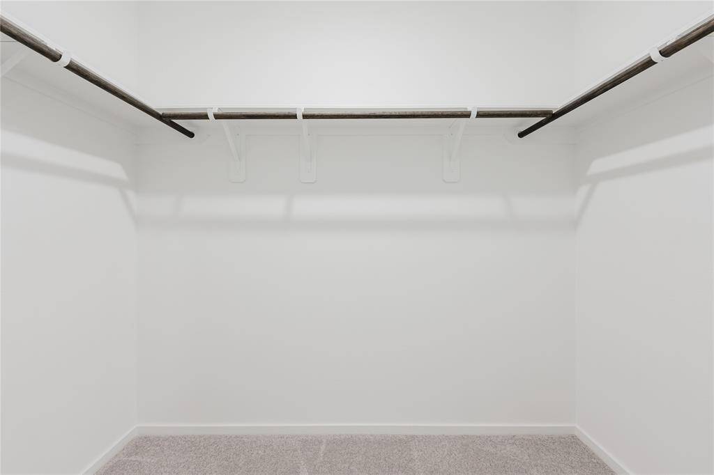 MAIN ROOM CLOSET